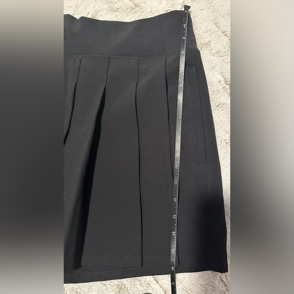 Athleta Black Endless Pleated Skort Size 4 - Picture 5 of 13